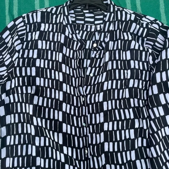 Worthington - Black and White Patterned Blouse - Picture 2 of 4
